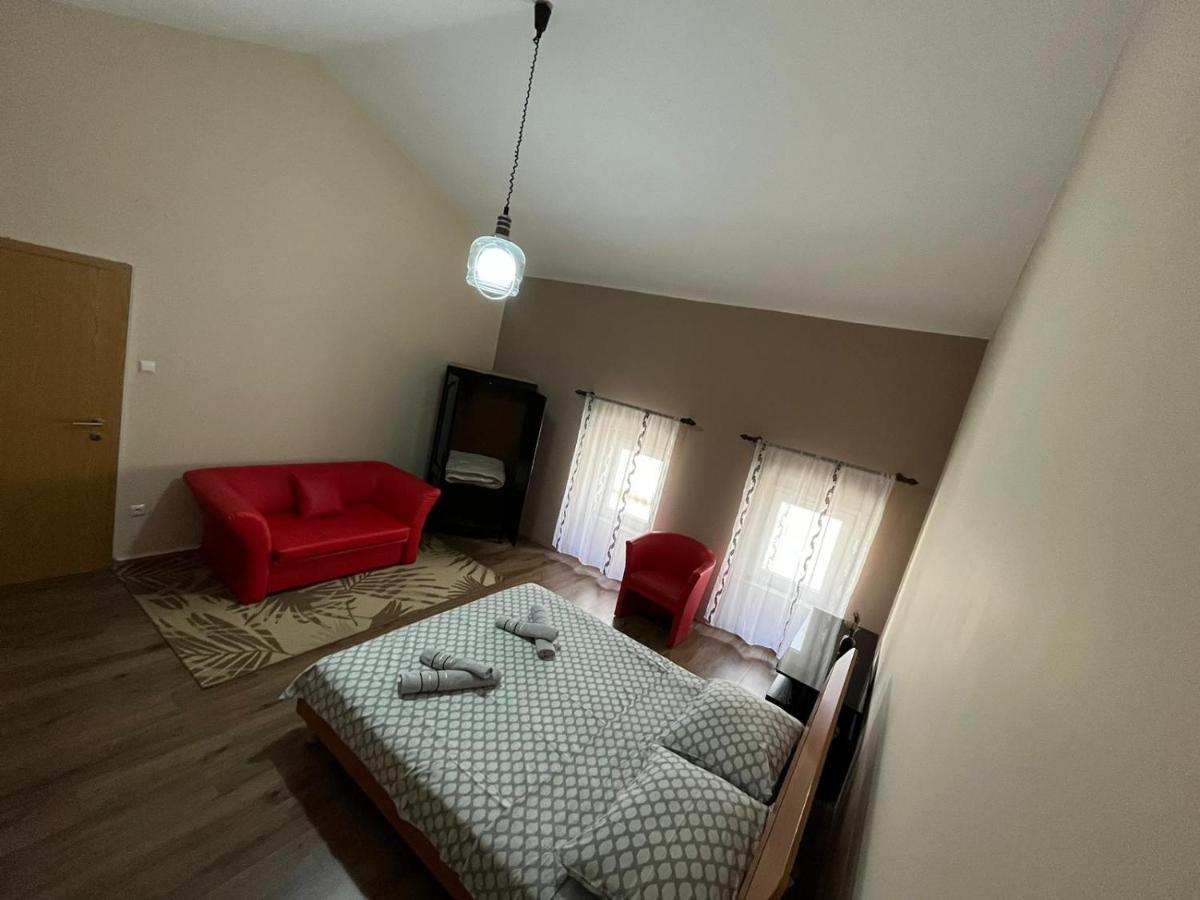 Old Town Apartment *